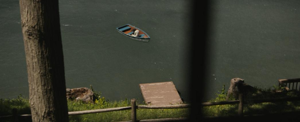 丈夫离奇自杀，竟化作鬼魂留在家中？看一眼镜子，没那么简单……