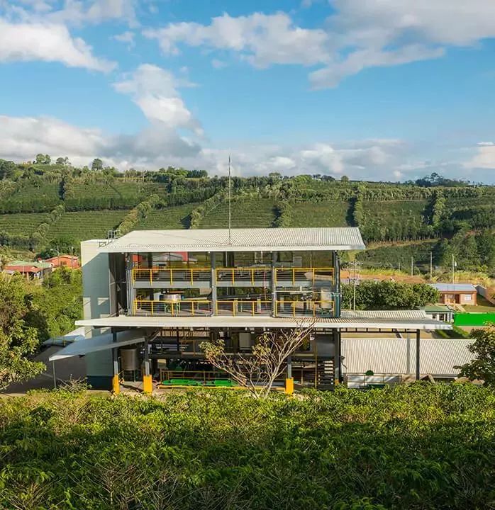 “土气”的休闲农业,正成为高端品牌争抢的“联姻”对象