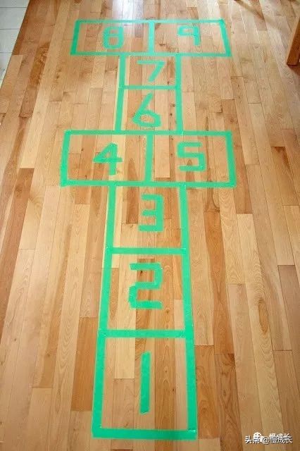 带着孩子可以在家做的运动,在家和孩子一起做的运动