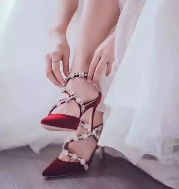 除了撞款的大牌婚鞋，小众+平价的美貌婚鞋走一波
