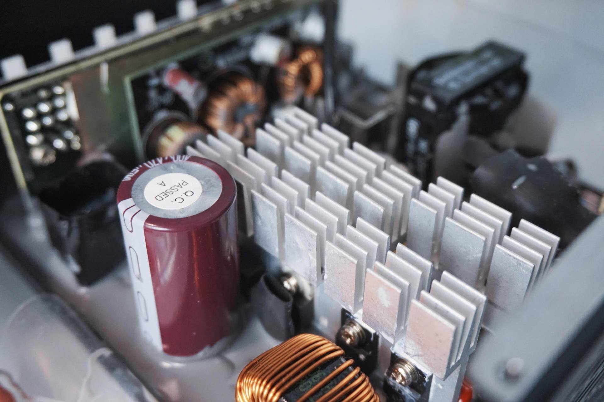 金牌全模组电源超频,超频三七防芯额定550w