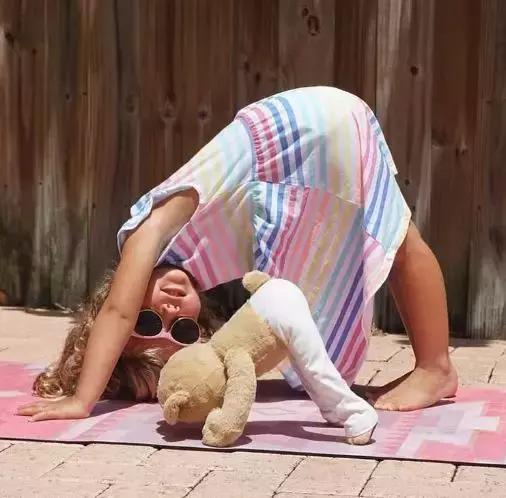 佩奇送朋友礼物,佩奇深夜刷屏深度解析