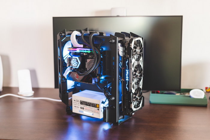 能畅玩三a大作的itx游戏主机,两千元预算性能最强的itx主机