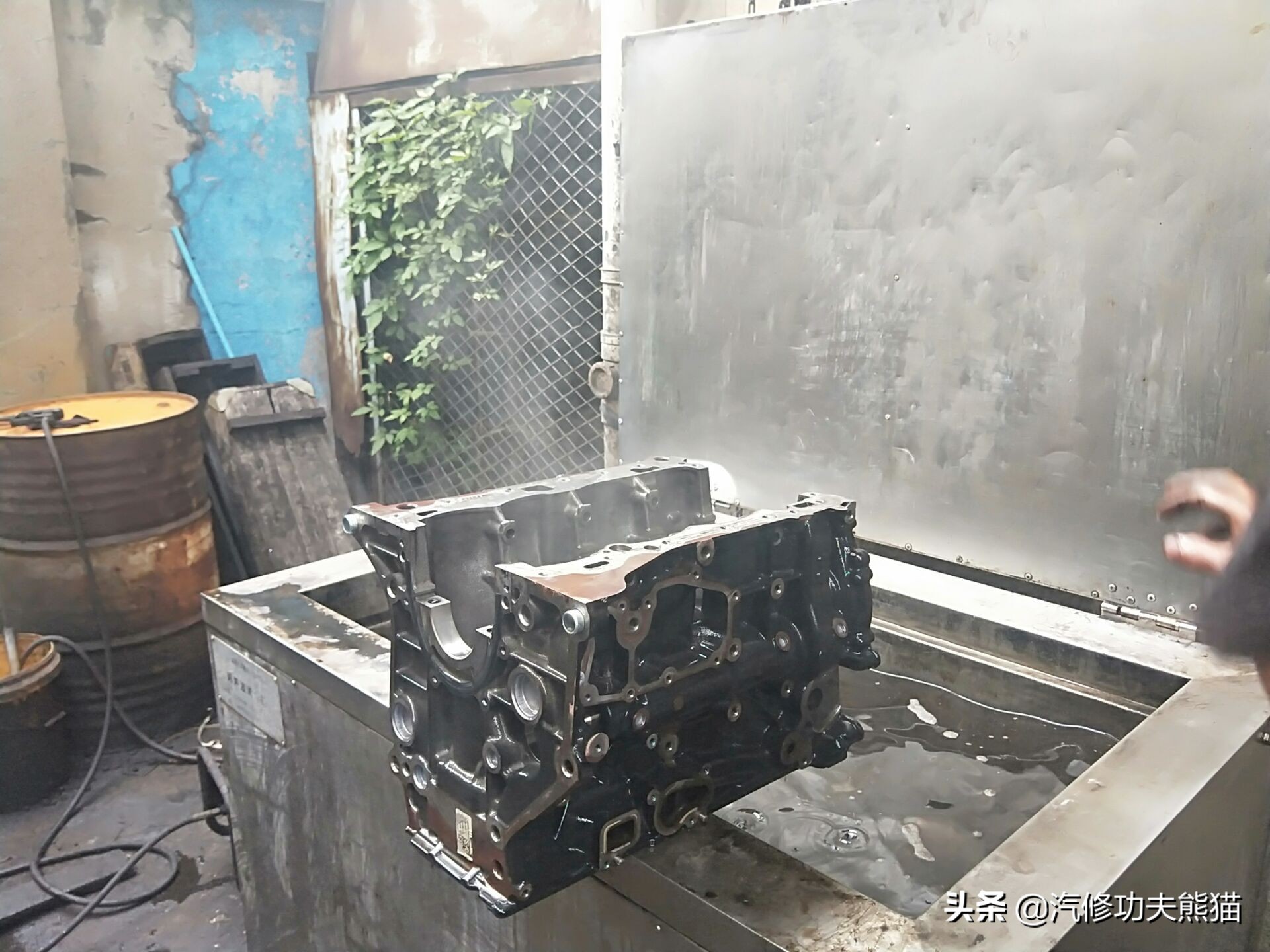 07年奥迪a6轻微烧机油怎么解决,奥迪2007款a6烧机油的原因