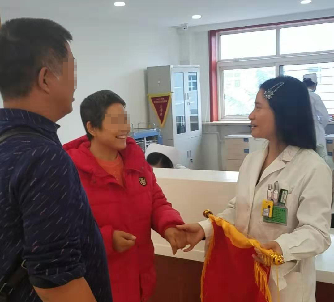 不放弃！为参加儿子婚礼，她坚持抗癌4年重获生机（真实感人）