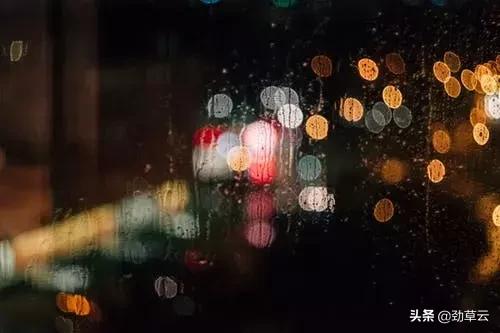 天下雨了可以打伞吗,天下雨了自己撑伞