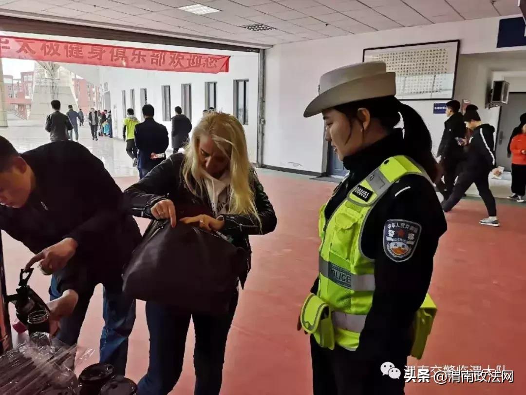 当男孩足球比赛遇上女裁判员,当足球比赛遇到篮球裁判