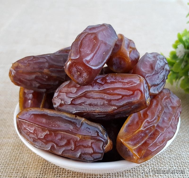 在迪拜奢华的购物中旅游和玩抖音,在迪拜购物是什么体验