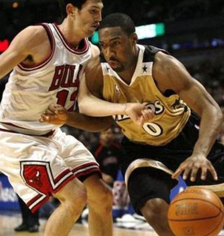 NBA球星酷爱买彩票，给了乞丐5美元之后，自己却中了30万美元