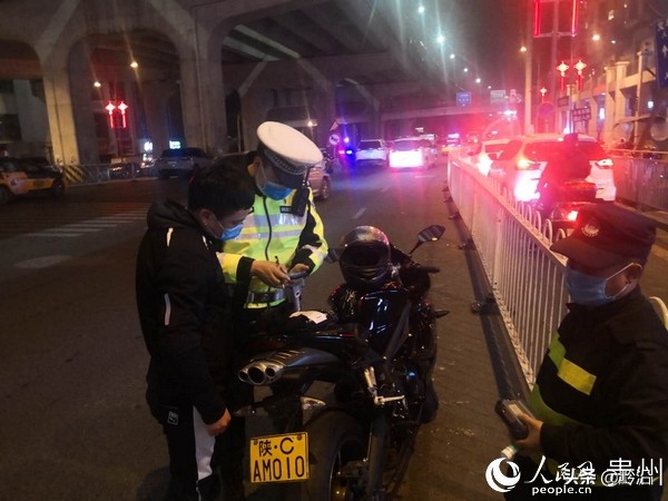 贵阳交警查摩托车事件,贵阳花果园摩托车炸街