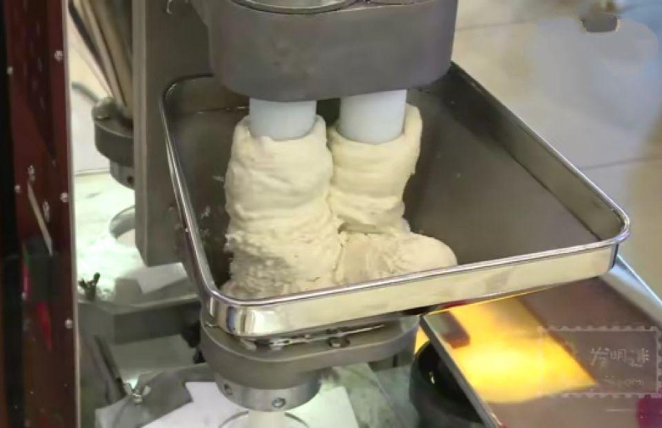 牛人发明自动包子机，连面点师傅都要下岗了