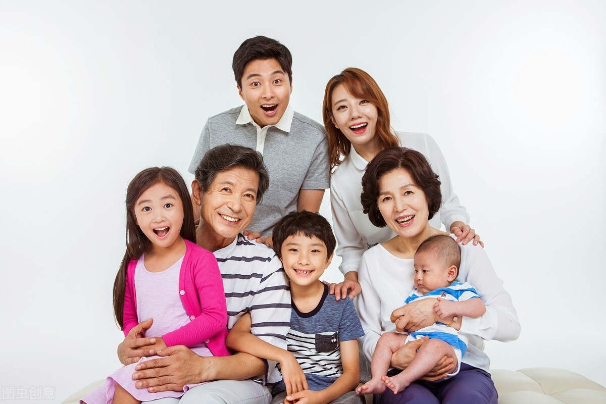 婆婆生日，弟媳送耳环我孝敬2万，婆婆嫌我给少，老公：爱要不要