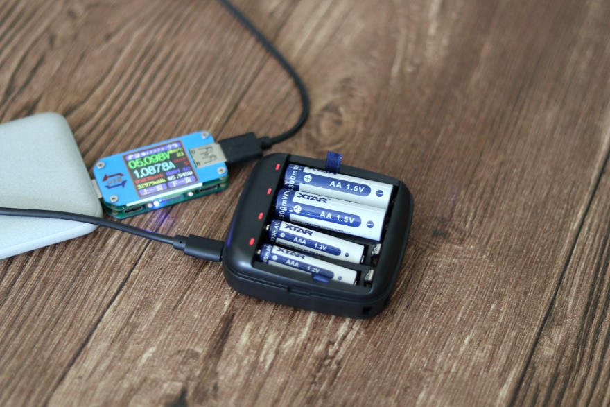 xtarvc4plus充电器评测,xtar1.5v充电电池质量好吗