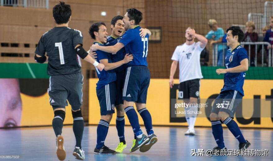 日本人从巴西挖来过气品牌,包装成时尚足球潮牌成功杀入中国市场