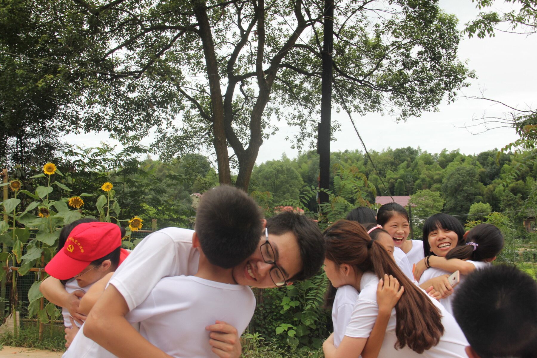 留守孩子拒绝沟通怎样管教,留守孩子情绪低落怎么教育