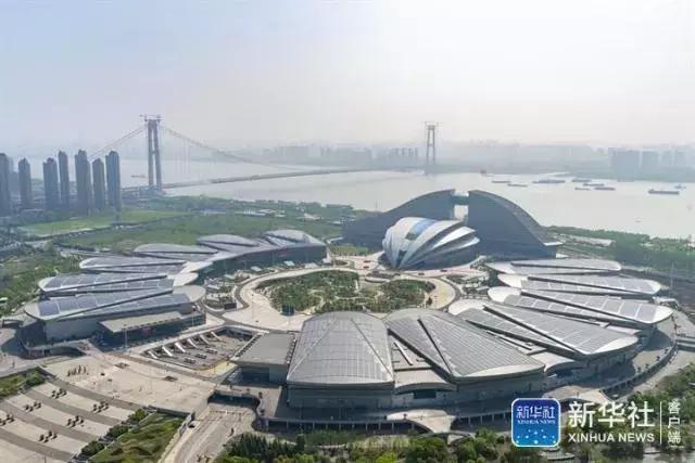 帅气武装直升机视频,帅气飞行直升机