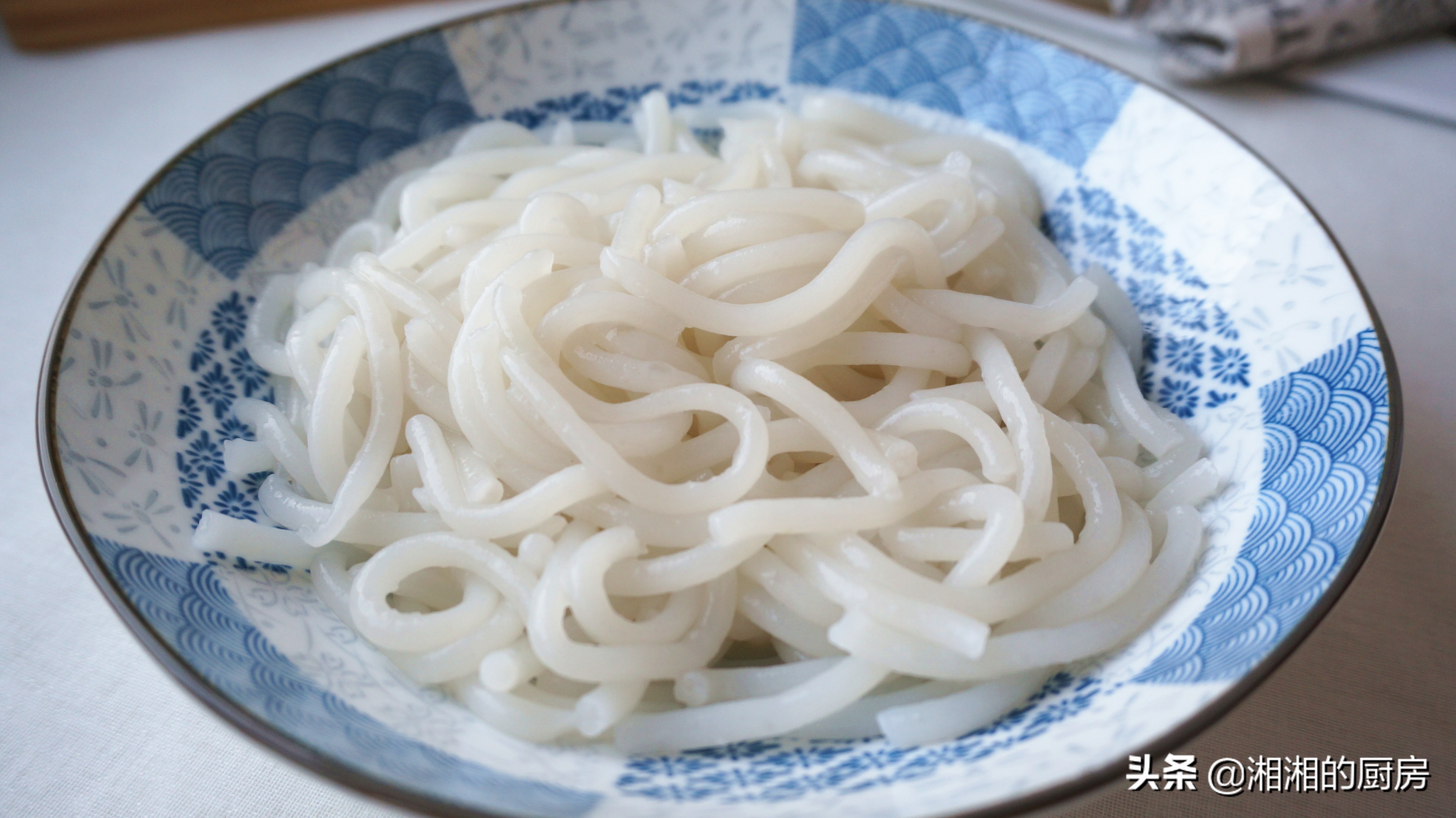 怎么用大米自己做米线,别整天吃面条了荞麦面的新吃法