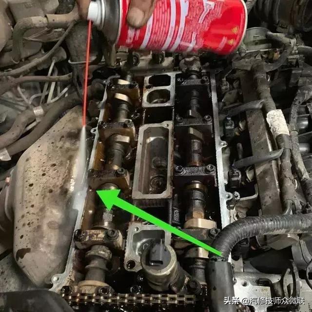 马自达6发动机漏油，故障灯还常亮，修车师傅：这是通病