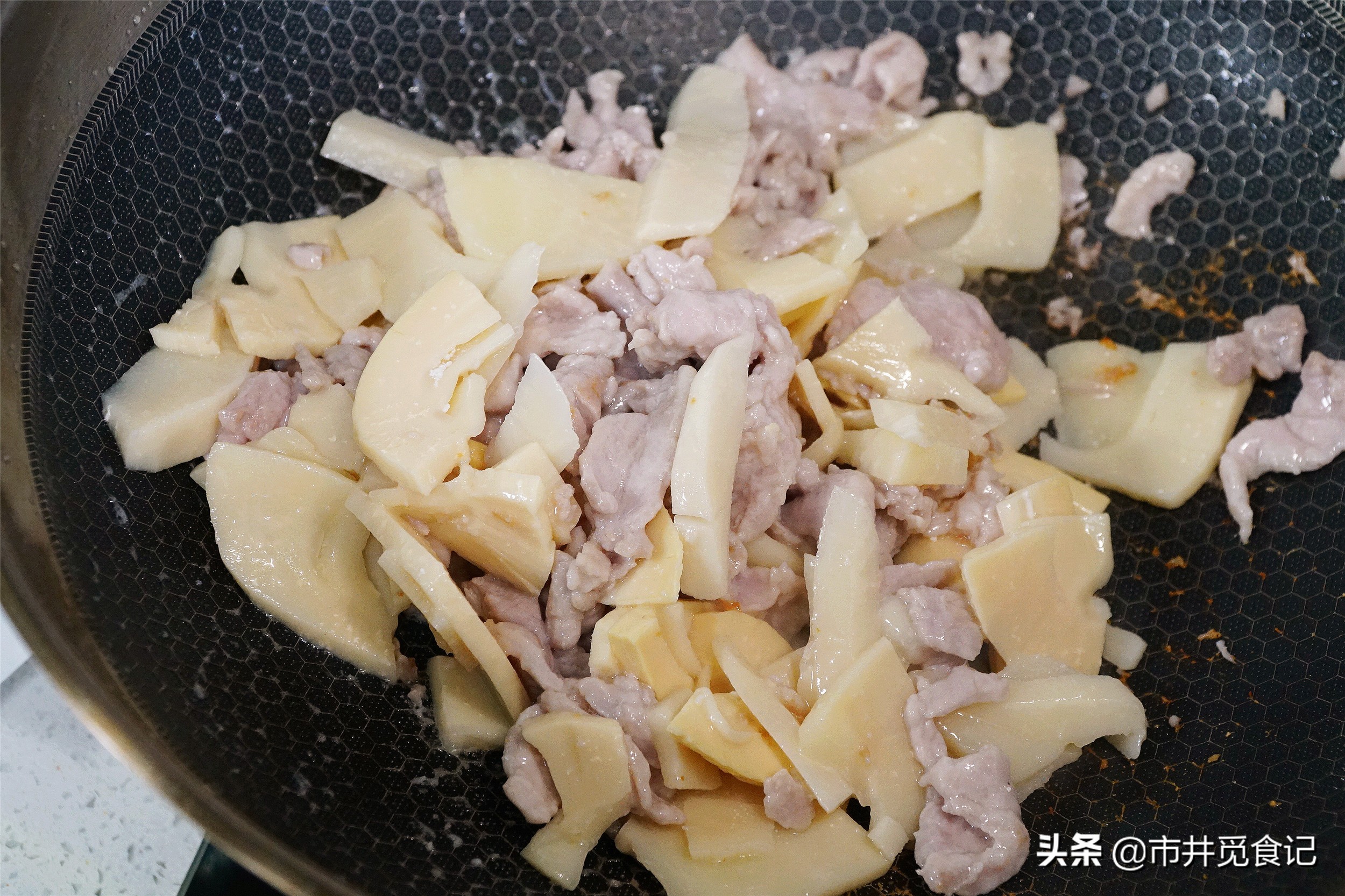 炒肉片是先腌一下好还是不腌好,炒肉片时裹淀粉