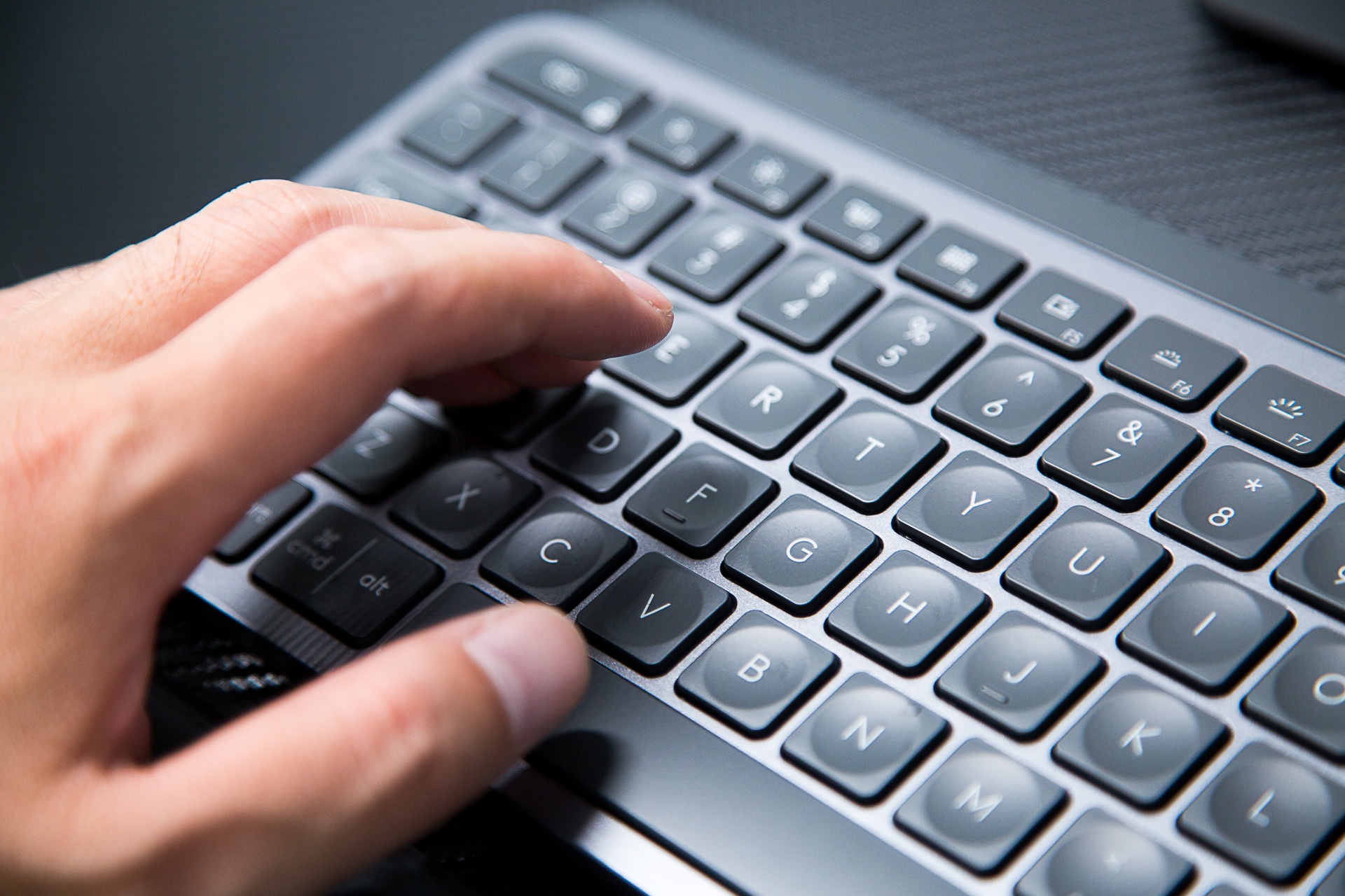 罗技mxkeys键盘使用技巧,罗技mxkeysmac版和普通版区别