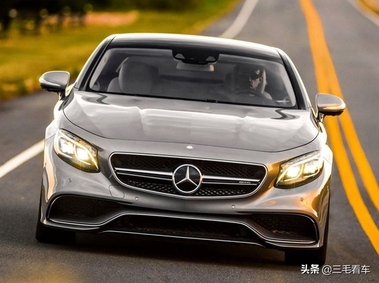 奔驰女车主金融服务费,维权奔驰女车主被指拖欠钱款