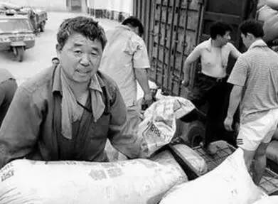 80年代场景农村交公粮,回忆从前农村交公粮