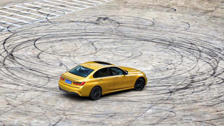 2022款宝马325i曜夜版试驾视频,车评宝马320i