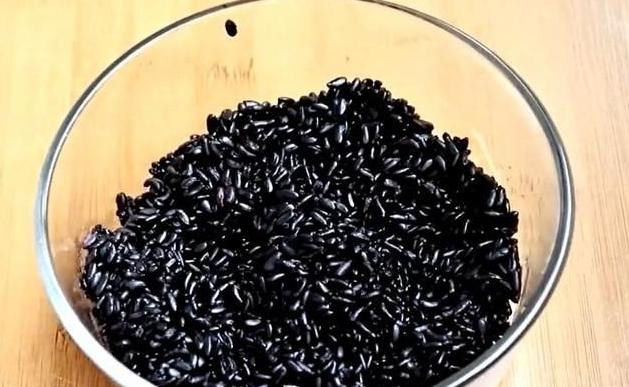 蒸黑米易烂的窍门,黑米大米饭怎么蒸软