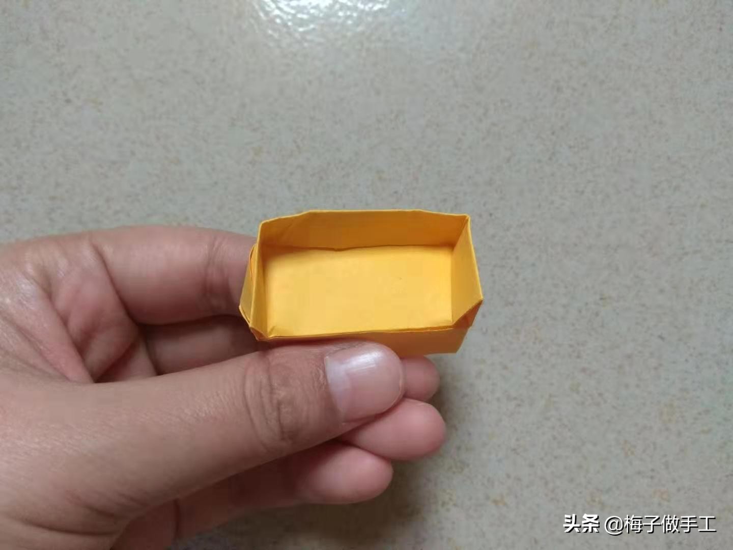 儿童手工折纸：沙发怎么折？桌子、椅子和沙发一套家具就是要整齐