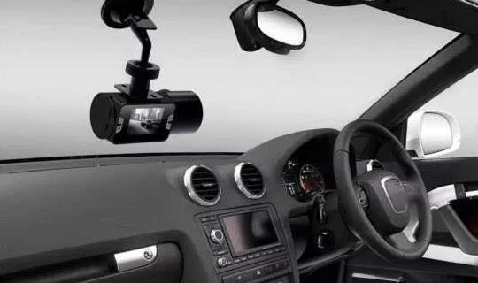 行车记录仪安装支架有什么讲究,行车记录仪的拍摄方式怎么选择
