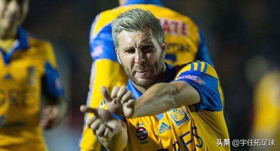 奥特庆祝！日本前锋中二程度爆表，大牌球星也爱cosplay