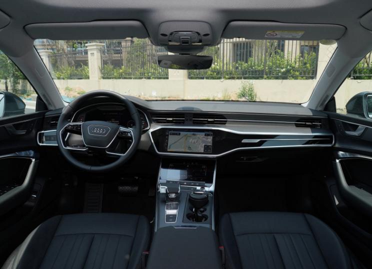 奥迪a7新款上市老款还能买到吗,开了2年的奥迪a7还能卖多少