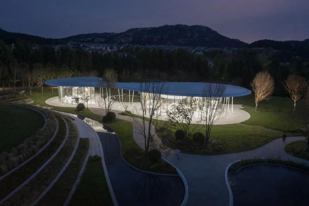 消隐在自然山水之中的四季花房——青岛万科·四季草堂