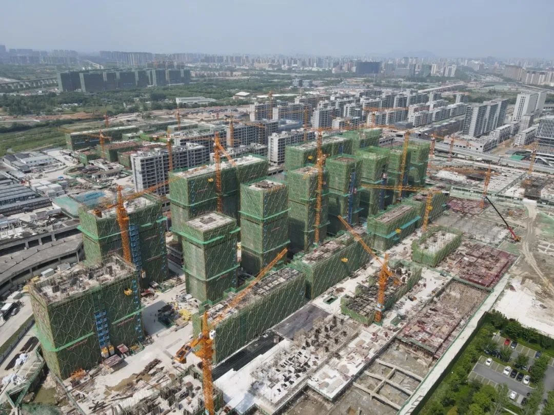 未科拼杀倒计时，倒挂2万+的天空之城、蒲荷芸邸，如何选？