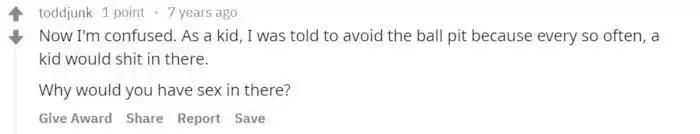 去游乐场海洋球里面玩,去海洋球泳池里面玩耍