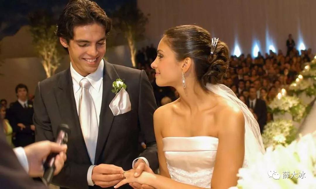 足坛两大巨星和另一半,如果是你你会选哪个当老公