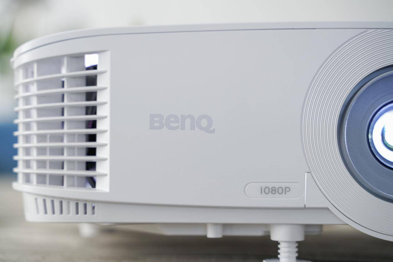 明基商务投影推荐办公白天可投,明基智能商务投影仪e520