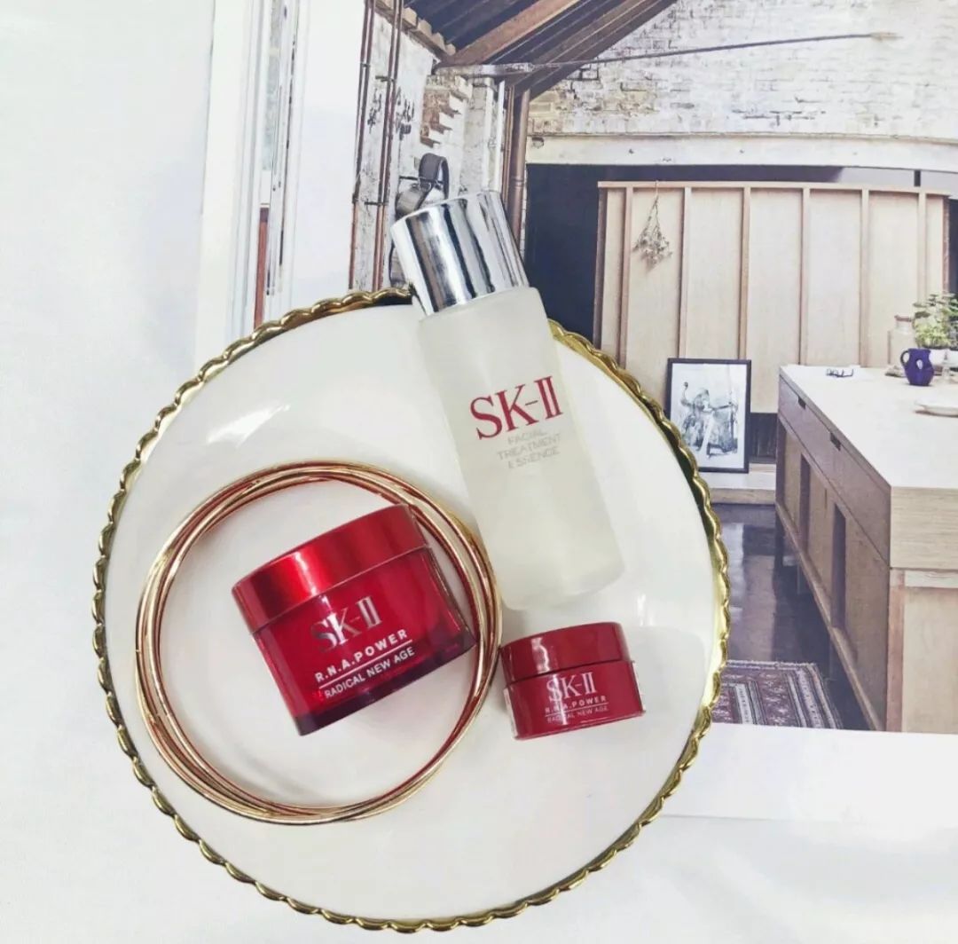 化妆品送的小样和正装有区别吗,化妆品是小样好还是正装的好