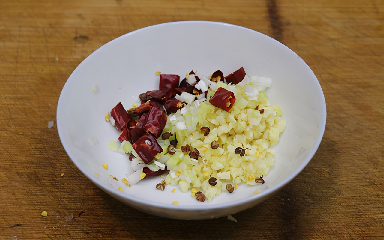 干锅牛蛙甜口,馋嘴蛙的干锅牛蛙做法