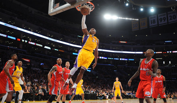 足球和羽毛球哪个更有含金量,羽毛球和足球哪个运动量大