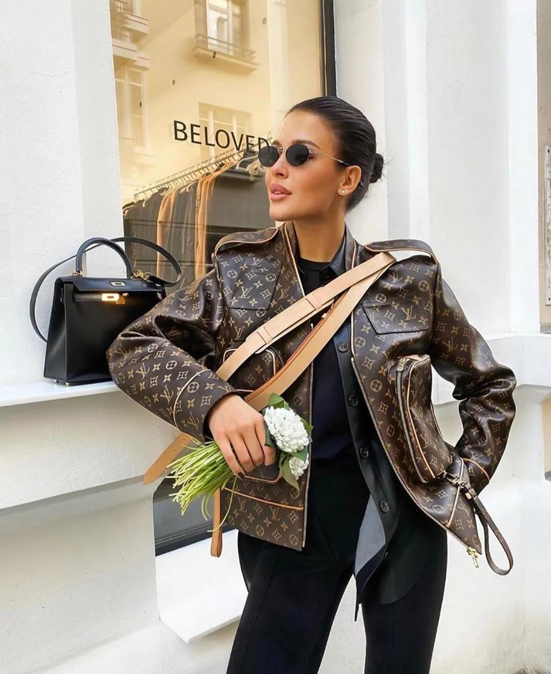 粉墨富婆再添一锤，Jennie穿的香奈儿全是有钱都买不到的绝版货？