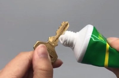 家里锁上钥匙生锈了怎么办,家里的钥匙生锈了