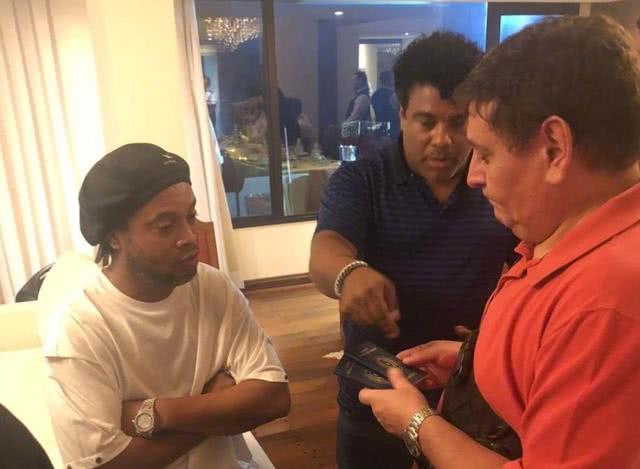 足球人生如戏,足球精灵传奇一生