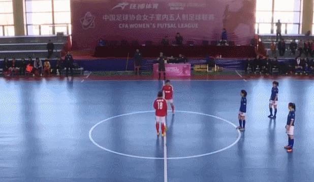 五人制足球裁判员手势图解,足球五人制裁判吹哨规则和手势