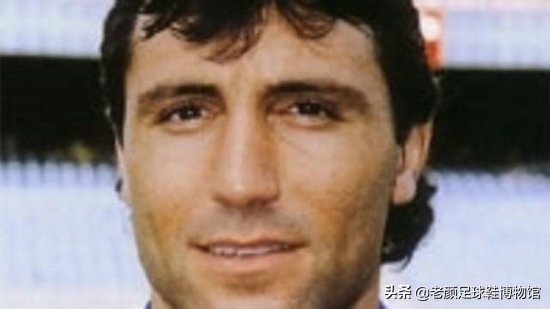 被终身禁赛的共产主义球王，最痛恨皇马的巴萨巨星曾经当过炊事员