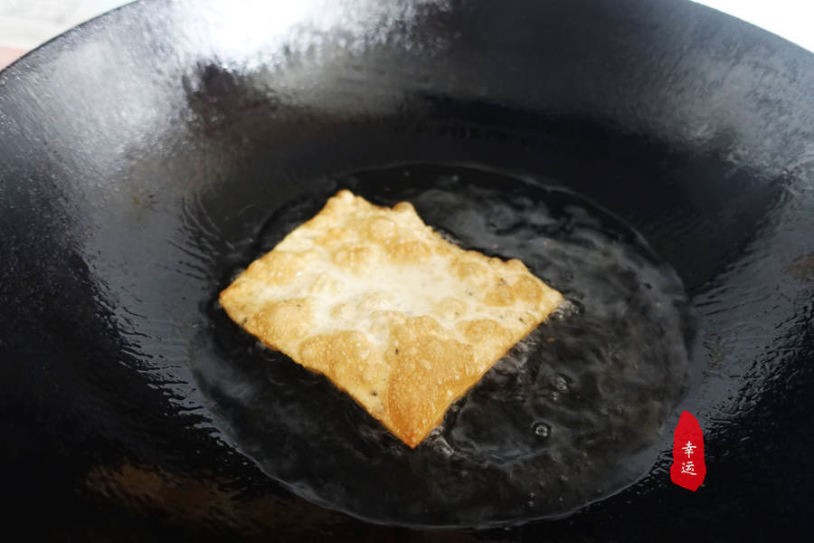 家庭简易版煎饼果子很美味呦,煎饼的做法家庭版薄脆