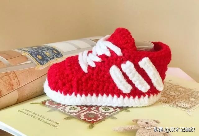 毛线编织宝宝运动鞋,手工编织婴儿毛线耐克运动鞋子