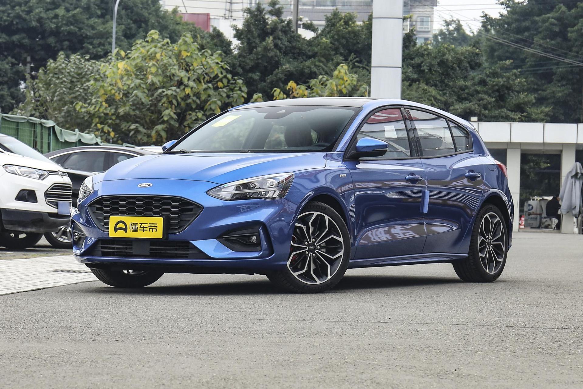 09福克斯1.8t两厢和三厢的区别,福克斯三厢买哪个版本性价比高