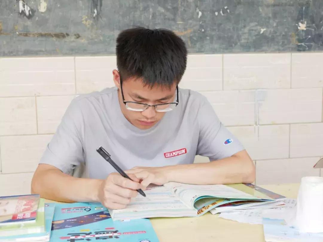 公益助学助梦起航,公益助学筑梦起航视频