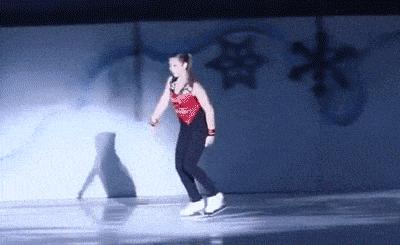 搞笑gif妹子的内心是崩溃的,搞笑gif妹子原来是个逗比